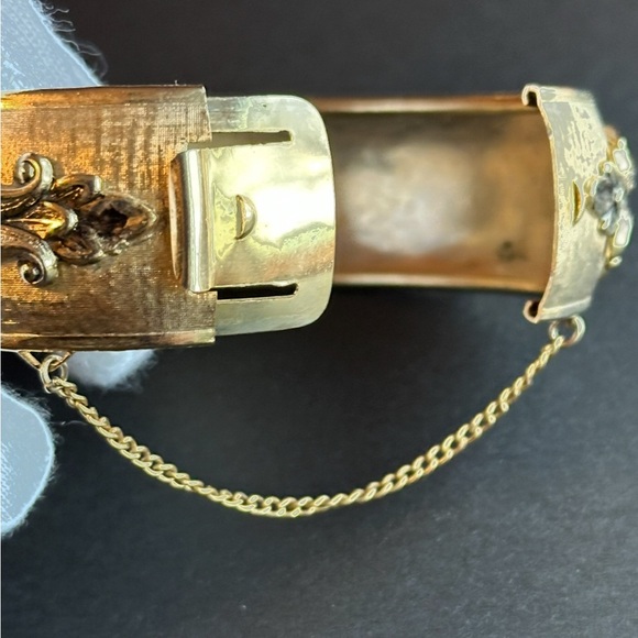 VTG Coro Pegasus Hinged Bangle Bracelet Goldtone 1940’s Victorian Revival - Picture 9 of 12